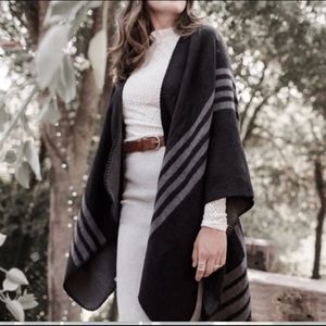 BB Dakota Poncho | 🖤